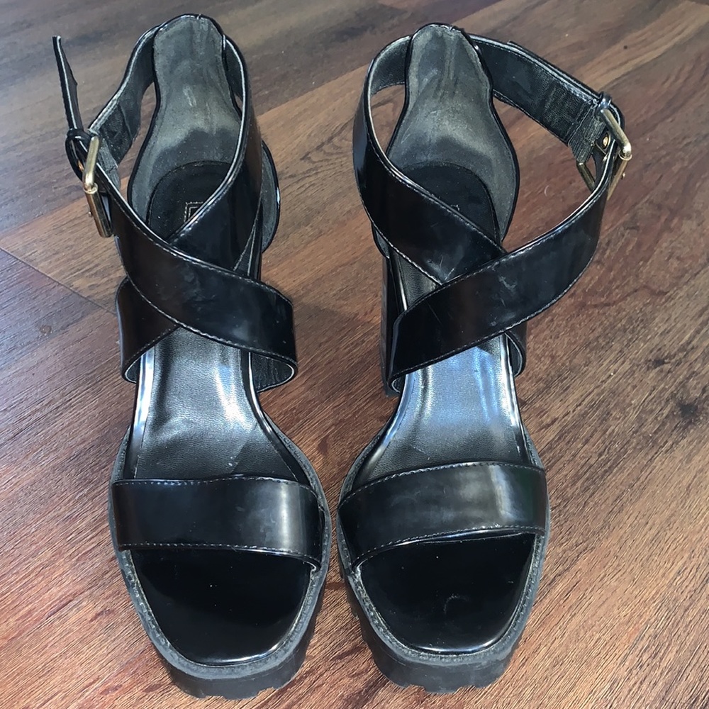 *WORN* *NO BOX* Black Platform Heel